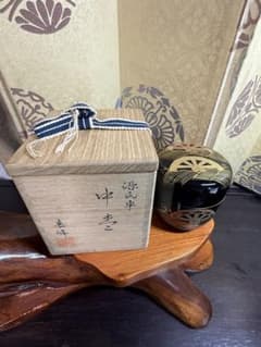 蒔絵 源氏車 中棗 共箱付 茶道具 Makie Natsume 蒔絵 源氏車 中棗 共箱付 茶道具 Makie Natsume - メルカリ