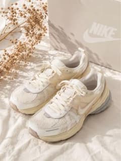 NIKE V2K RUN ベージュカラー 25cm メッシュ スニーカーのサムネイル
