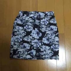 タイトスカート  春から夏のサムネイル
