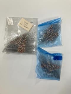【電子工作部品】番号87 カーボン抵抗器 330Ω 1/2Wのサムネイル