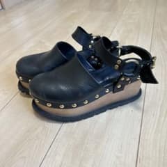 sacaiレザー スタッズ　クロッグサンダル 黒　37 sacaiレザー スタッズ クロッグサンダル 黒 37 - メルカリ
