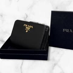 【現行 RFID搭載 極美品】プラダ　マネークリップ　二つ折り　サフィアーノ　黒 ⭐️極美品・RFID搭載⭐️ PRADA 二つ折り財布 サフィアーノ ブラック