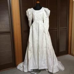 ウエディングドレスのサムネイル