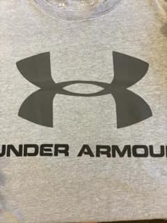 【美品】UNDER ARMOUR アンダーアーマー MサイズTシャツ グレーのサムネイル