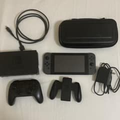 【値下げ交渉可】Nintendo Switch グレー　プロコン・ケース付 値下げ交渉可】Nintendo Switch グレー プロコン・ケース付 - メルカリ