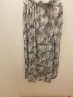花柄 ワイドパンツ　シフォン素材のサムネイル