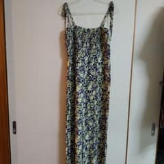 美品　ユニクロ　花柄キャミワンピのサムネイル