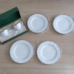 ノリタケ　洋食器　大皿4枚＆カップ2客セットのサムネイル