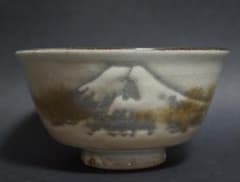 京焼 勝龍寺窯造 粉引金彩色絵『富士に松』茶碗（共箱） 京焼 勝龍寺窯造 粉引金彩色絵『富士に松』茶碗（共箱） - メルカリ