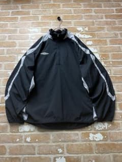 00s UMBRO アンブロ　ナイロンジャケット　ハーフジップ　ワンポイント　黒 00s UMBRO アンブロ ナイロンジャケット ハーフジップ ワンポイント 黒