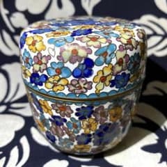 中国美術 景泰藍七宝焼 花詰め文棗 白地に色とりどりの小花柄 茶道具