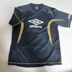 Umbro 黒/金 Vネック Tシャツのサムネイル
