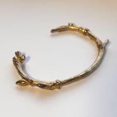 ヴィンテージショップ購入 小枝とつぼみのゴールドバングル 真鍮 