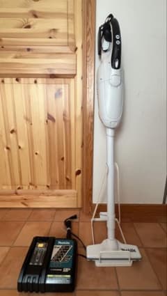 マキタ18V充電式クリーナ純正バッテリー充電器towerスタンド付 マキタ18V充電式クリーナ純正バッテリー充電器towerスタンド付 - メルカリ