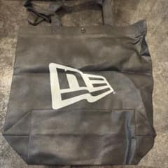【早い者勝ち！／新品】New Era ロゴ入り黒バッグ　ニューエラ　ショッパーのサムネイル