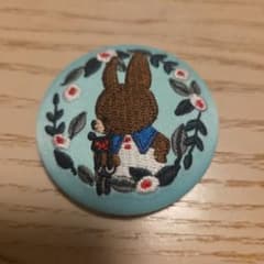 くまのがっこうジャッキー刺繍 缶バッジのサムネイル