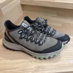 月末値下げ　MERRELL トレッキングシューズ 防水　23.5cm