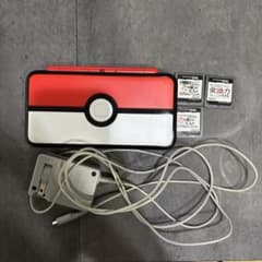 Nintendo 2DS 本体 モンスターボールエディション　充電器付きのサムネイル