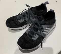 ほぼ未使用 アディダス 22.5 スニーカー ランニング adidasのサムネイル