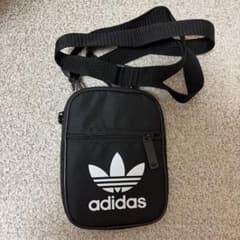 adidas ショルダーバッグ ブラックのサムネイル