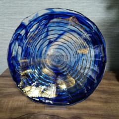 波紋模様ガラス皿　岩田糸子　大皿　金彩 波紋模様ガラス皿 岩田糸子 大皿 金彩 - メルカリ
