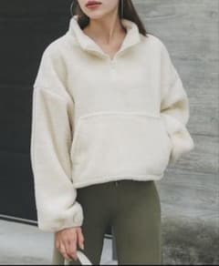 クリーム色フリースプルオーバーのサムネイル