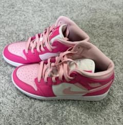 Nike AirJordan 1 Mid GS "Fierce Pink"のサムネイル
