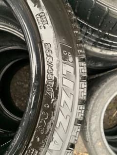 限定出品！【バリ溝】235/45R17 ブリヂストン ブリザック VRXのサムネイル