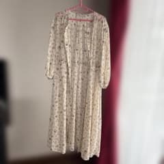 【ゆき様　専用】　花柄 ロングシャツワンピース 長袖 アイボリー系　ユニクロのサムネイル