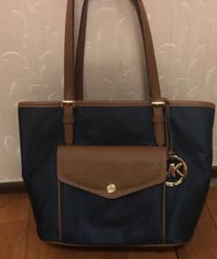 MICHAEL KORS  無地 ハンドバッグのサムネイル