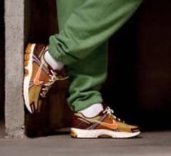 NIKE ズーム　ボメロ5 ウィートグラスアンドカカのサムネイル