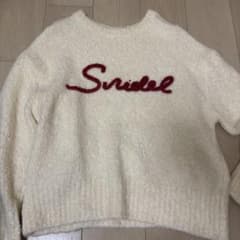 SNIDEL ロゴ刺繍ニットプルオーバー アイボリー