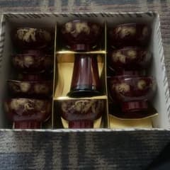 漆器セット 赤 10個 鶴と日の出デザインのサムネイル