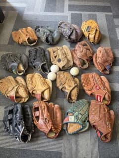 野球用グローブセット17個のサムネイル