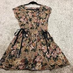 ロイスクレヨン☆花柄ワンピースのサムネイル