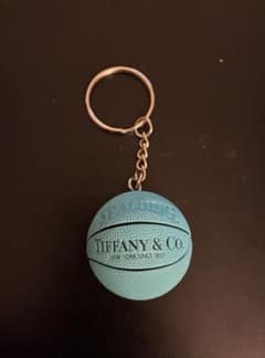 Tiffany & Co. バスケットボール型キーホルダー Tiffany & Co. SPALDING バスケットボール型キーホルダー - メルカリ