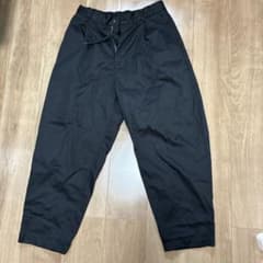 FREAK'S STORE ワイドシルエット ツイル タックテーパード パンツのサムネイル