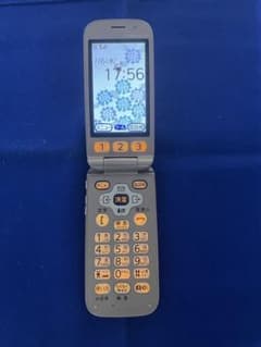 docomo らくらくホン　F-08Cのサムネイル