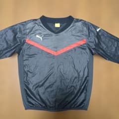 PUMA ピステ Vネック ブラック レッド 130のサムネイル