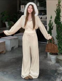 ファー付き フーディー パンツ セットアップ アイボリーのサムネイル