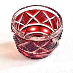 薩摩切子 猪口 伝統工芸品 辻俊幸 酒器 箱付 辻俊幸作. 薩摩切子 被せガラス 紅色 猪口 共箱 - メルカリ