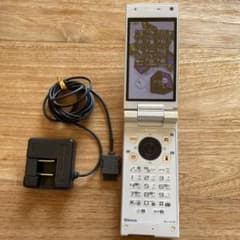 docomo SH-07B(ワンセグTV受信)携帯電話+充電器のサムネイル