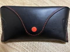 フェラーリとRay-Banのコラボのサングラスケースのサムネイル