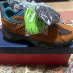 リーボックスニーカー