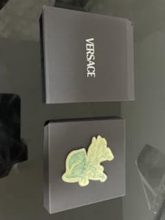 VERSACE ヴェルサーチ ピンバッジのサムネイル