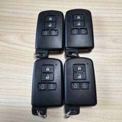トヨタ純正 ヴォクシー スマートキー (4つボタン) 2個 送料込み トヨタ純正 ヴォクシー スマートキー (4つボタン) 4個送料込み - メルカリ
