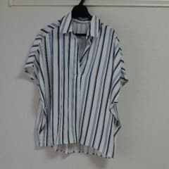 最終値下げ1650円➡1250円イング　マルチストライプ　シャツのサムネイル
