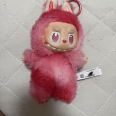 LABUBU THE MONSTERS ぬいぐるみキーホルダー 赤 正規品のサムネイル