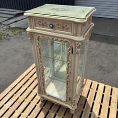 送料込】ガラスキャビネット 飾り棚 アンティーク調 ロココ