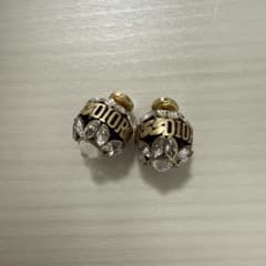 Dior ロゴ クリスタル ピアス 両耳用 ノベルティ - メルカリ